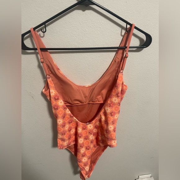 NWT O'Neill miki floral north shore orange one piece bathing suit size Small/Med - Picture 2 of 5